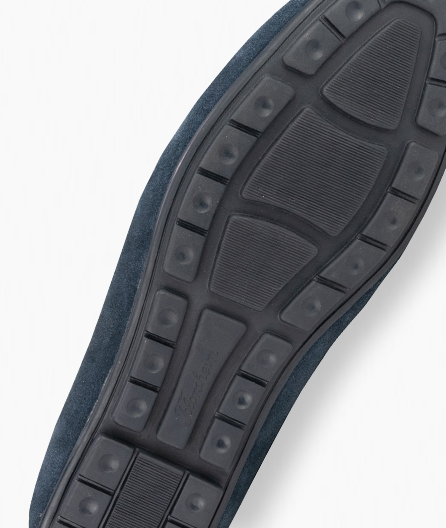 Fully cushioned, removable Comfortech footbed offers all-day support.